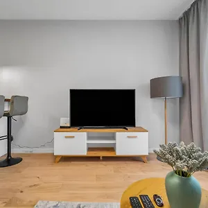 ursus-comfy-standard-apartment.warsawhotelspoland.com/